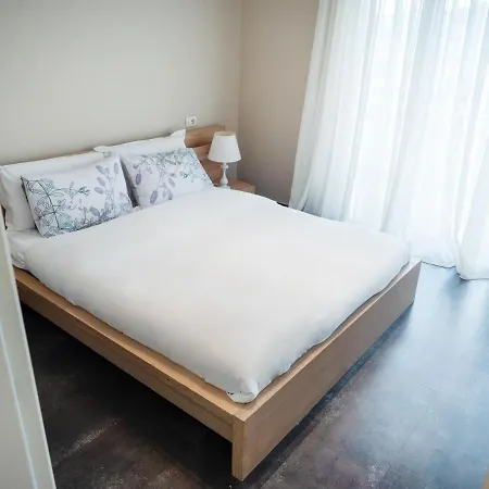 Drive Rooms&apartments ティラナ