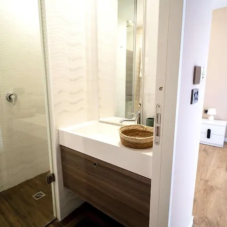 Drive Rooms&apartments מלון דירות טיראנה