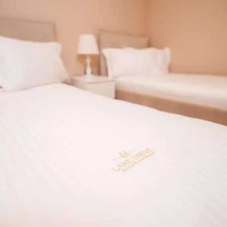 アパートホテル Drive Rooms&apartments ティラナ