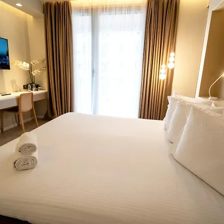 Drive Rooms&apartments 4* ティラナ