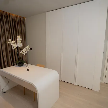 Drive Rooms&apartments ティラナ