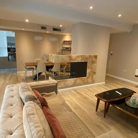 Drive Rooms&apartments アパートホテル ティラナ